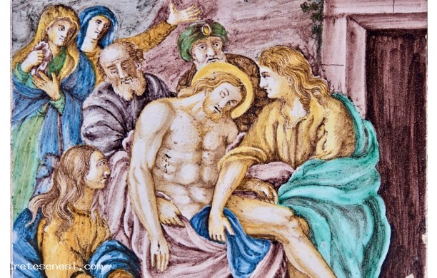 Via Crucis, Stazione 14 - Il corpo di Gesù è deposto nel sepolcro