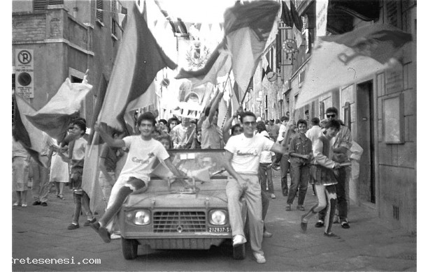 1986 – Corteo della vittoria della Corona lungo il Corso Matteotti