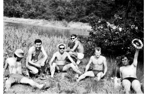 1963 - Bagno collettivo al fiume