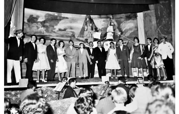 1959, 30 Agosto - L'intero cast di: LA TRISARCA, rappresentazione teatrale a episodi