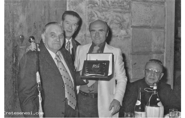 1977 -1- Garbo d’Oro, consegna del riconoscimento a Galliano