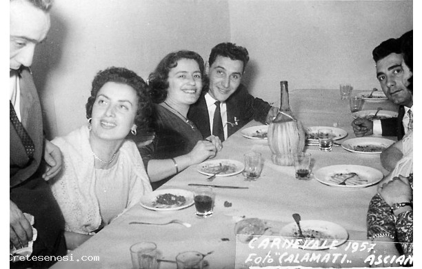 1957 - A cena al Ravvivati per carnevale