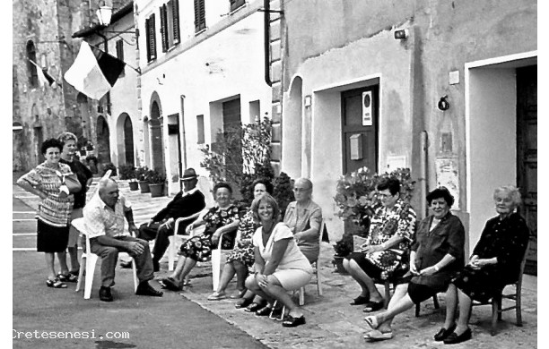 1989 - A chiacchiera in piazza una sera d'estate