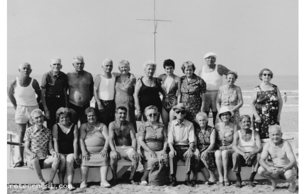 1982 - Anziani al mare a Pietrasanta