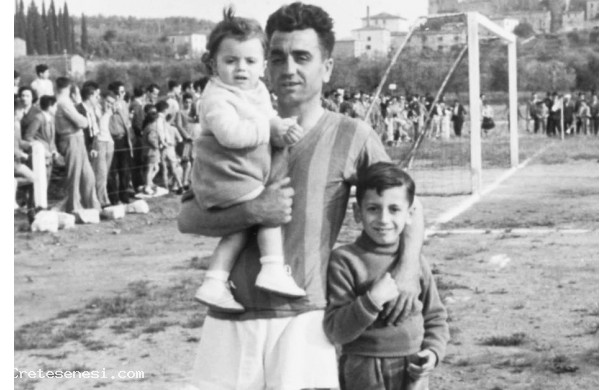 1956 - Padre e figli a bordo campo
