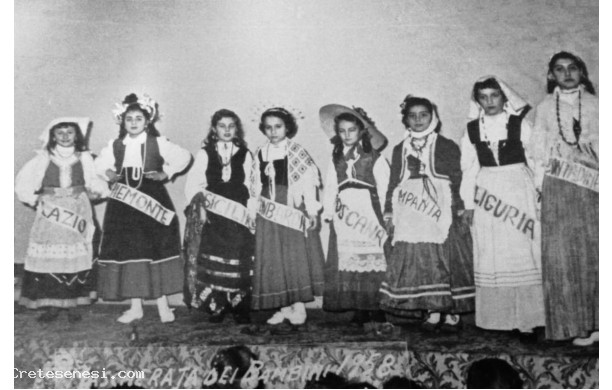 1958 - Belle Mascherine si esibiscono sul palco