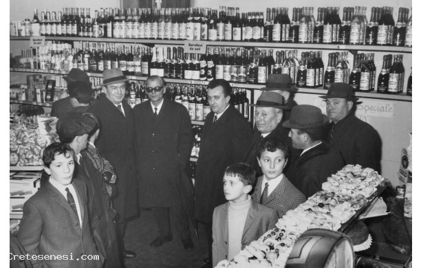 1967 - Si inaugura il primo negozio tipo supermercato
