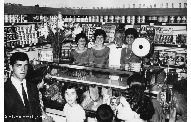 1969 - Inaugurazione negozietto con prodotti di qualità