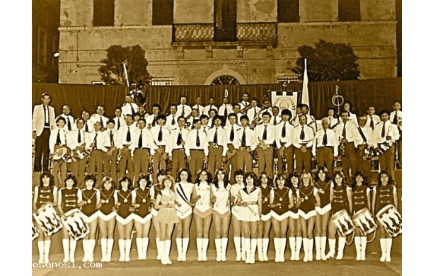 1982 - Foto ricordo in piazza Garibaldi