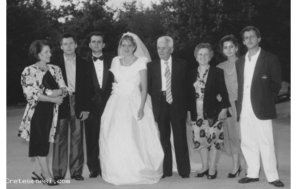 1989 - Gli sposi contornati da fratelli e genitori