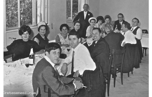 1967 ? - Sonia e Sandro, i partecipanti al pranzo di nozze