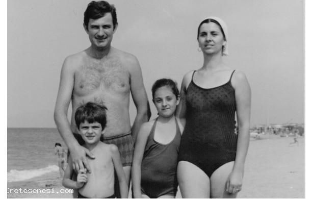 1977 - la famiglia Cresti al mare