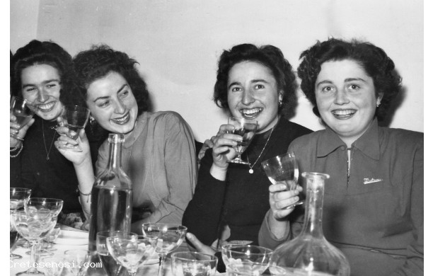 1955, Sabato 12 Febbraio - Bellezze al pranzo matrimoniale