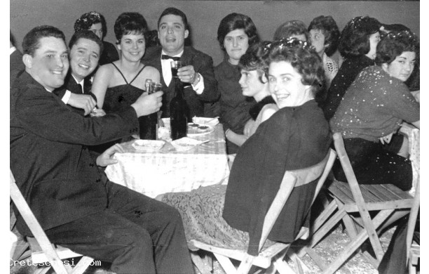1963 - Amici e parenti al cenone di Carnevale