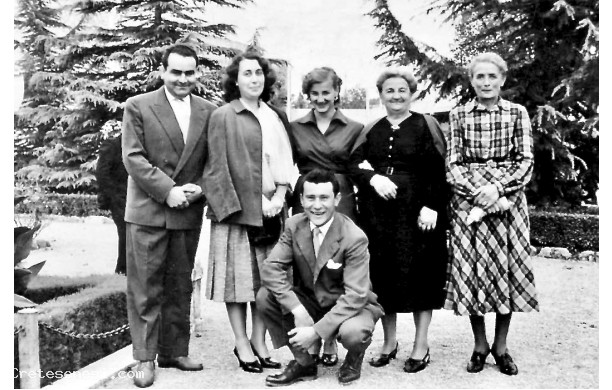 1955 - Il Pipari con la moglie e i parenti