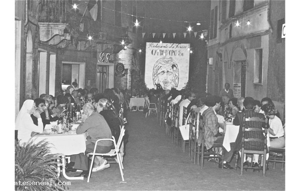 1986 -04- Garbo d'Oro, il cenone del Menciaiolo lungo Corso Matteotti