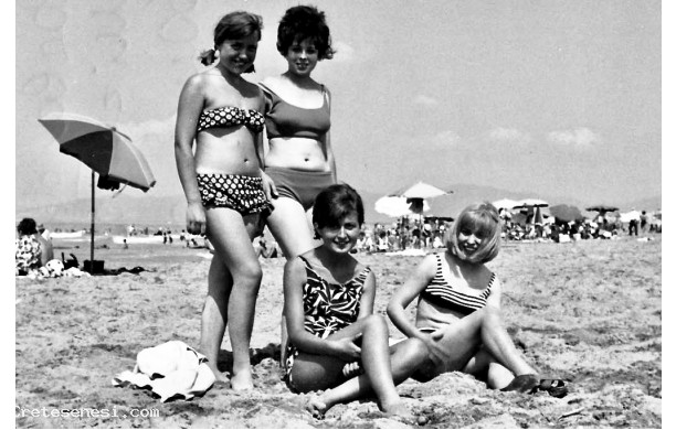 1965, Agosto - Bellezze di Asciano al mare