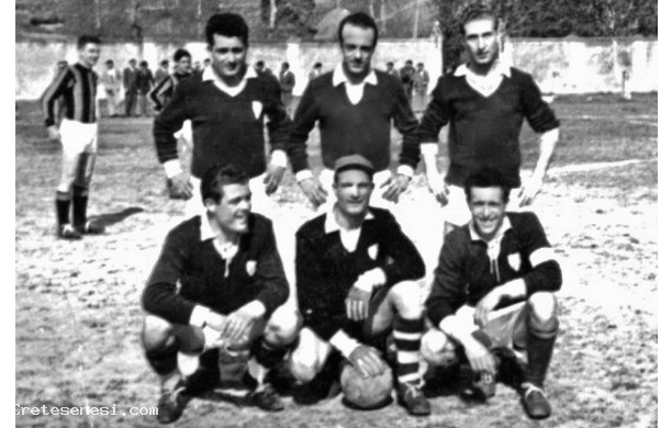 1952 - Sei amici in posa prima della partita