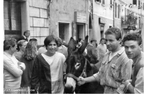 1984 - Ciuco e fantino durante la sfilata per il corso