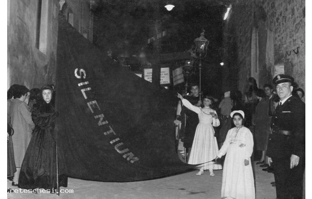 1956 - La processione del Venerdì Santo alla partenza