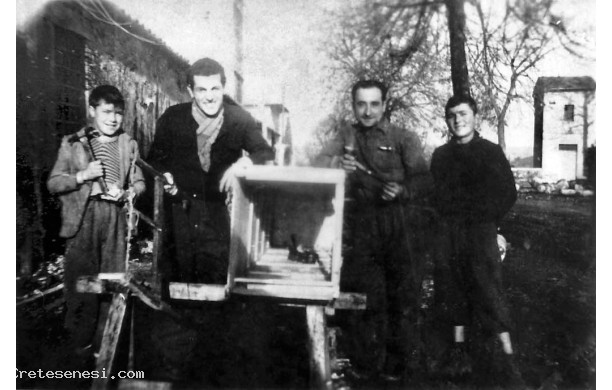 1948 - Falegnami all'opera dietro le tribune dello Stadio