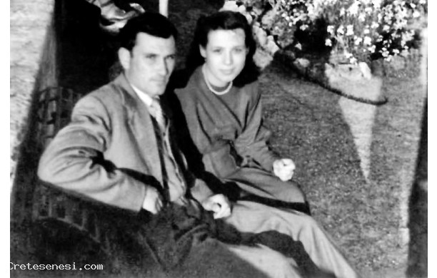 1951 - Fidanzati seduti ai giardini
