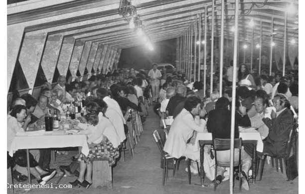 1979 - Garbo d’Oro, cena sotto il capannone metallico fornito dalla 2MA