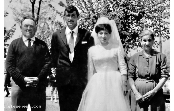 1964, Sabato 25 Aprile - Lida e Benito dopo la cerimonia matrimoniale