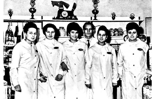 1966? - La squadra della Coop in via Mameli