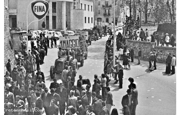 1972 - Sfilata del 1° Maggio con i trattori