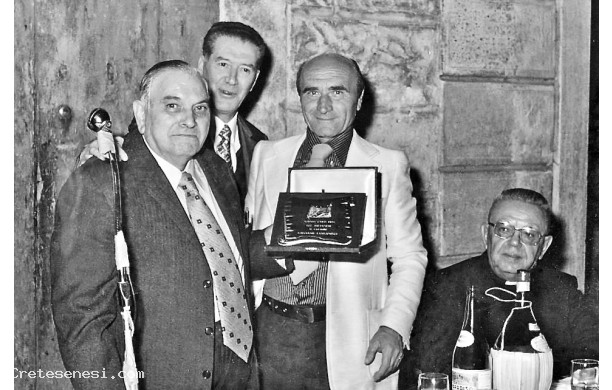 1977 - Garbo d’Oro, consegna del riconoscimento a Gagliano