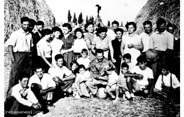 1958 - Podere La Fonte: foto con il giovane maestro elementare