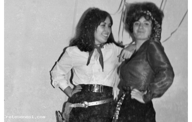 1970 - Due amiche al Carnevale