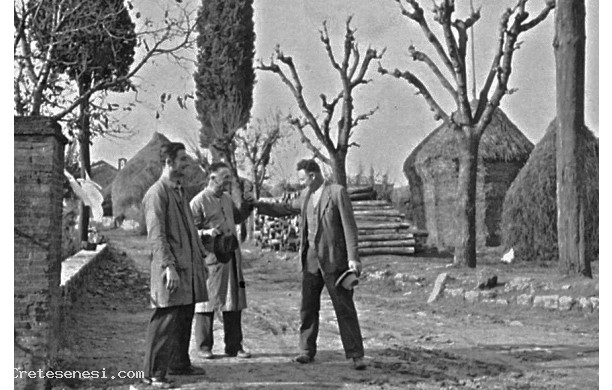 1938 - Incontro occasionale per la strada di Grottoli davanti al Casone