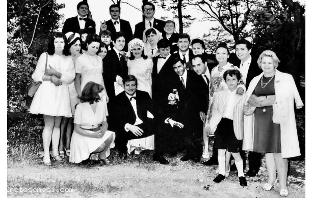 1969, Gioved 12 Giugno - Anna e Vittorio, con tutti gli amici