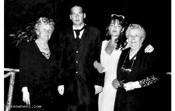1998, Sabato 4 Luglio - La sposa con le due nonne