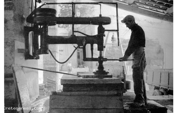 1939 - Macchina per la lucidatura di lastre di travertino