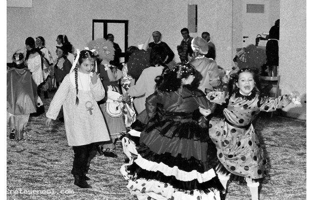 1986 - Carnevale nella palestra della scuola
