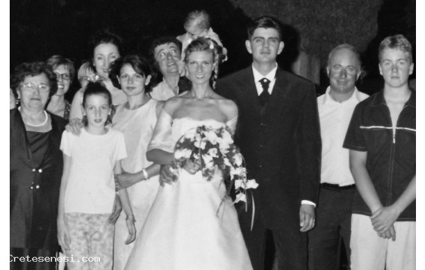 2001 - Marcella e Paolo con i parenti dello sposo