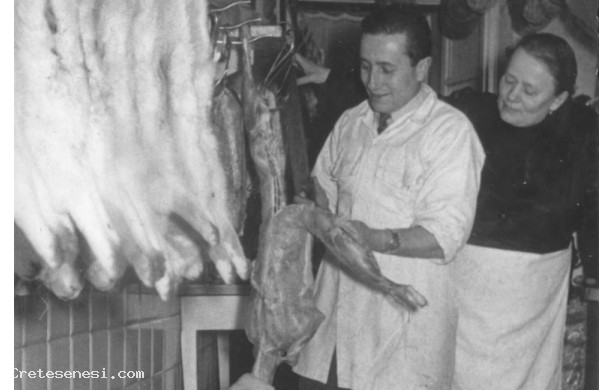 1959 - Marino Giannelli che squarta un agnello