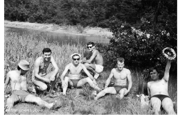 1963 - Bagno collettivo al fiume