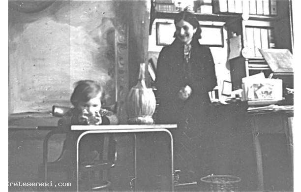1943 - Mauro Fratagnoli nella bottega del nonno