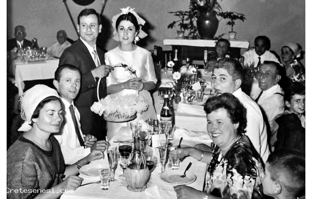 1965, Sabato 4 Settembre - Guido Mencarelli e Mariapia con i parenti dello sposo