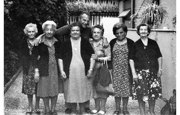 1982, Settembre - Vecchiette al mare