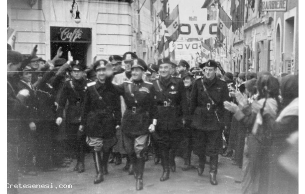1937, Sabato 27 Novembre - Achille Starace davanti alla Pianella