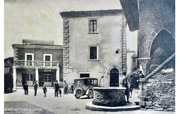 1930? - La Piazza principale di Serre con ancora il pozzo in mezzo