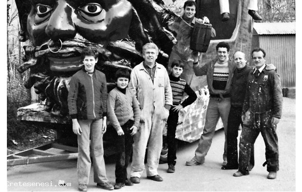 1980 - Carnevale Di Meio: I volontari addetti ai carri