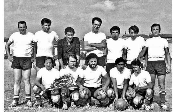1965 - la squadra di calcio del Rapolano?