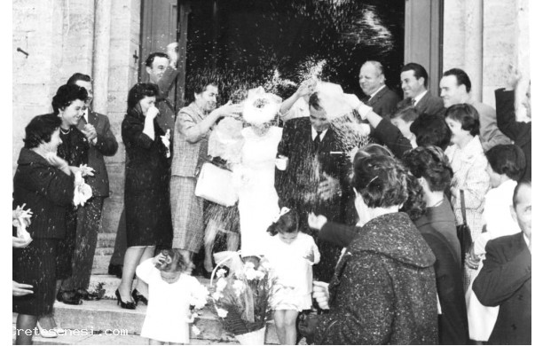 1960, Giovedi 27 Ottobre - Anna e Narciso escono di chiesa
