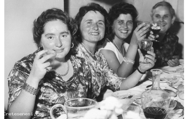 1958, Domenica 31 Agosto - Donne di 'Sciano al matrimonio del Torpigliani
